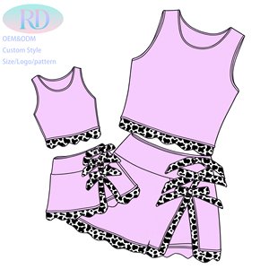 Conjunto de yoga con estampado de vaca para mamá e hija, top corto sin mangas y falda pantalón, de nailon suave y elástico, ropa a juego para estar en casa, yoga y gimnasio - Product Image 3