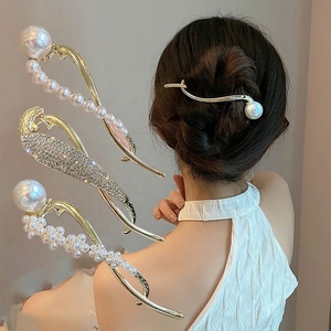 Pince à <span class=keywords><strong>cheveux</strong></span> pour <span class=keywords><strong>femme</strong></span> en métal plaqué, avec perles et strass, style grenouille, pour l'été - Product Image 1