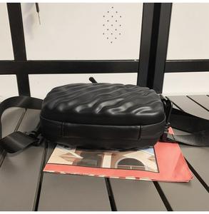 Vente en gros Boîte noire tendance <span class=keywords><strong>rigide</strong></span> pour hommes Sac à bandoulière pour femmes avec sac à bandoulière pour hommes - Product Image 5