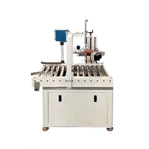 Scelleuse automatique en ligne pour boîtes en carton à joint latéral, boîtes en mousse pour chaîne du froid, et emballages alimentaires et de conserves en verre, avec ruban adhésif. - Product Image 1