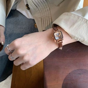 <span class=keywords><strong>Montre</strong></span>-bracelet en cuir chic et carrée pour femmes avec logo personnalisé à prix abordables - Product Image 4