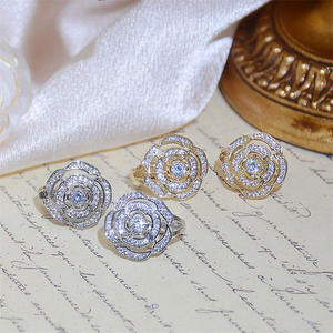 Orecchini E2054 in Oro Bianco con Diamanti Taglio Brillante Rotondo Colore D Naturali Stile Romantico da Sposa per Donna - Product Image 5