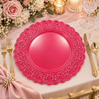 Luxuriöser Kunststoff-Platzteller 13 Zoll Pulverbeschichtet Gewebtes Knotenmuster Geprägter Wellenrand Elegantes Rosa Design für Hochzeit und Feiern