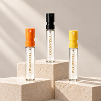 Flacon d'échantillon de parfum en gros 1,5 ml 2 ml 2,5 ml, mini flacon pulvérisateur en verre transparent avec pulvérisateur coloré