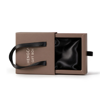 Boîte cadeau rigide marron personnalisée avec poignée, boîte en papier rigide de luxe avec poignée en ruban pour l'emballage de cadeaux cosmétiques