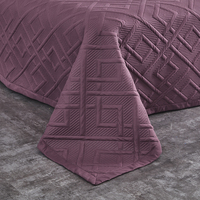 Literie matelassée de luxe bordeaux à motif géométrique ultrasonique, température constante, couleur personnalisée, pour usage moderne