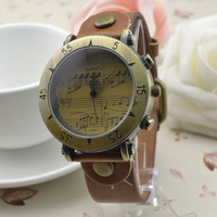 Womage-568-1 Montre rétro Womage avec boîtier en alliage, mouvement à quartz, bracelet en cuir, style punk, motif note de musique, vente en gros disponible