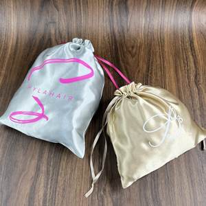 ถุงผ้าซาตินแบบมีเชือกผูกพร้อมพิมพ์โลโก้ - บรรจุภัณฑ์หรูหราสำหรับต่อผมและผลิตภัณฑ์ความงาม - Product Image 1