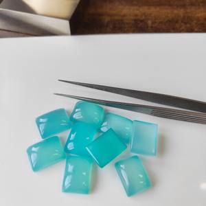 พลอยแคลเซโดนีธรรมชาติทรงสี่เหลี่ยมผืนผ้าขนาด 3x5 มม.-20x30 มม. แบบหลังแบน สำหรับทำเครื่องประดับ ขายส่ง - Product Image 2