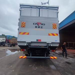 Camión refrigerador ISUZ 6*4 <span class=keywords><strong>con</strong></span> <span class=keywords><strong>plataforma</strong></span> de elevación de carga hecho en China camión congelado camiones de transporte de frutas y verduras - Product Image 3