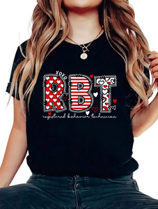 T-shirt da donna Rbt Registered Behavior Technician, girocollo nero, manica corta, stampa a cuore, San Valentino, alla moda, casual - Product Image 1