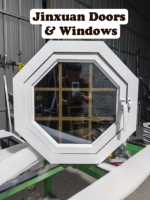 Ventana octogonal de vidrio de aluminio brillante con diseño de rejilla