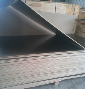 Contrachapado de Madera Dura Impermeable con Núcleo Combinado y Revestimiento de Película Negra, Paneles de Encofrado de Alta Resistencia - Product Image 1
