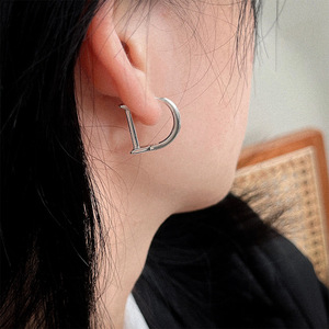 Ruitai S925 Sterling Silver Letter Clip-on <b>Earrings</b> Women's Everyday Wear <b>Fine</b> <b>Stud</b> <b>Earrings</b> - Product Image 2
