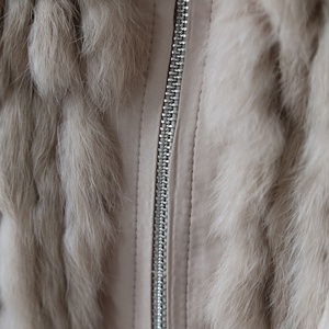Tyan 2026 Nuovo <span class=keywords><strong>Cappotto</strong></span> Invernale in Pelliccia di Coniglio <span class=keywords><strong>Beige</strong></span>, <span class=keywords><strong>Corto</strong></span> con Ampio Colletto in Pelliccia di Volpe, Elegante e Versatile - Product Image 4