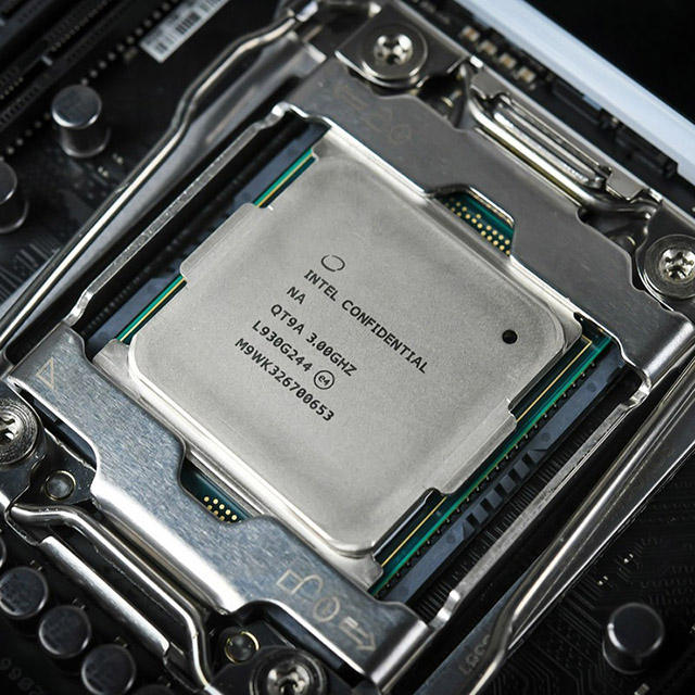 Intel Core i9-10980XE 18コア 36スレッド おまけ付 Intelの最上位CPU「Core i9-10980XE」が遂にデビュー、18コア/36
