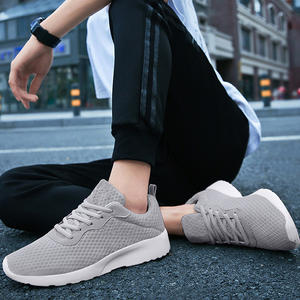 Vente en gros de chaussures de course confortables pour hommes, mode printemps-été, chaussures de course de haute qualité, antidérapantes, pour l'extérieur - Product Image 3