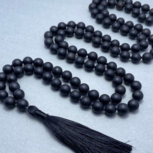 Collier de prière Mala 108 perles en Onyx Noir Mat avec pendentif, Collier Mala Bouddhiste, Collier noué pour la récitation des chants - Product Image 5