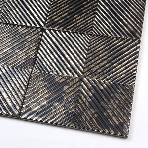 Carreau de porcelaine noire revêtement métallique doré <span class=keywords><strong>carrelage</strong></span> de métro motif de <span class=keywords><strong>parquet</strong></span> <span class=keywords><strong>effet</strong></span> 3D pour un superbe dosseret d'accent de mur intérieur - Product Image 3
