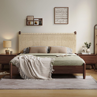 Lit plateforme en rotin et bois de pin massif style Wabi-sabi, taille King/Queen, avec rangement et design en corde tressée pour chambre principale