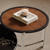 Table basse au design moderne avec plateau en verre, table centrale ronde en bois pour salon de villa de petite taille