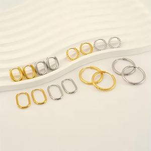 Pendientes de Flor de Acero Inoxidable con Baño de Oro 18K para Mujer, Estilo Francés Simple, Joyería de Moda - Product Image 1