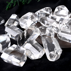 Vente en gros de pierres brutes de cristal naturel pour la lithothérapie, blocs de quartz clair de forme libre pour la fabrication de bijoux en pierres précieuses - Product Image 1