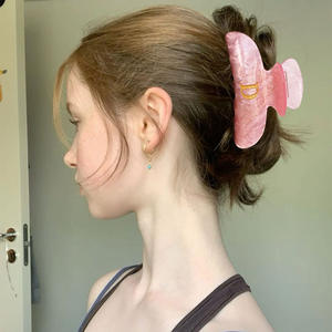 Qianjin özel Logo akrilik saç pençe klip kadınlar kızlar için kişiselleştirilmiş mektup saç aksesuarı - Product Image 2