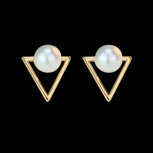 Wholesale Minimalistic Fashion Temperament <b>Triangle</b> Pearl Earrings Niche Design <b>Light</b> Luxury Retro Stud Earrings Jewelry - Product Image 3