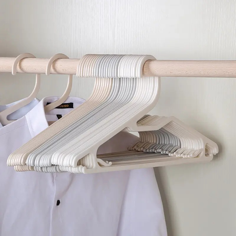 Wholesale Durable Adult Coat Eco-friendly Plastic PP Rack Drying Clothes Hangers