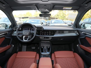 Audi A3 Modèle 2025 A3 Limousine 35TFSI Édition Prestige + Pack Luxe Select - Product Image 5