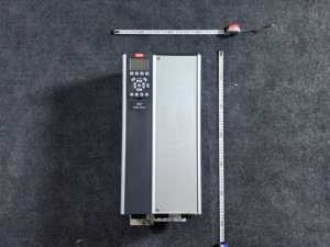 Variateur de fréquence Danfoss VLT <span class=keywords><strong>d</strong></span>'origine, nouveau, FC-302P22KT5E55, Danfoss VSD, 22 kW, 50 Hz à 60 Hz, VSD pour pompe, ventilateur, bande transporteuse - Product Image 3
