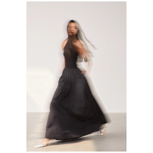 Abito Lungo Elegante Senza Maniche con Ampio Orlo 'Messenger Under the Moon' - Product Image 2