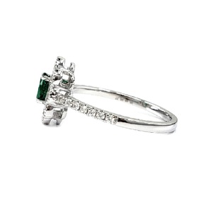 Bague Diana en or blanc 18 carats avec diamant taille émeraude de haute qualité, motif grappe de fleurs, idéale pour mariage et soirée – Nouvelle collection très prisée - Product Image 2