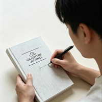 Fabricant de carnets de gratitude et de journal de pleine conscience quotidien, à couverture rigide en tissu blanc, reliés en lin, avec impression personnalisée