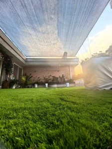 Gazon artificiel de haute qualité en rouleau, revêtement de sol sportif, bon prix, tapis vert, gazon artificiel - Product Image 1