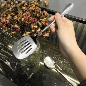 Ensemble d'ustensiles de cuisine en acier inoxydable : mini spatule, spatule à frire, cuillère à soupe et cuillère ajourée pour la cuisine en dortoir et à domicile - Product Image 4