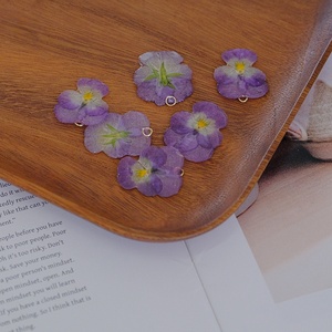 Boucles d'oreilles et bracelet DIY en résine avec fleurs séchées véritables, bijoux style forêt féerique en époxy - Product Image 6