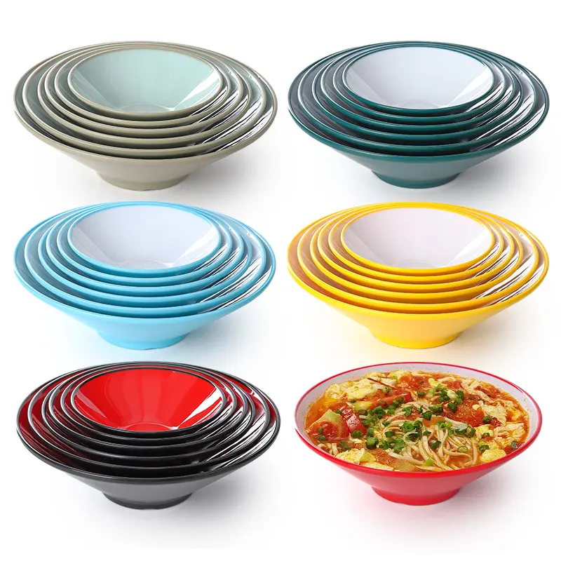 Một bát nhựa Melamine hình tròn không thể phá hủy, rẻ tiền được sử dụng để cung cấp thực phẩm. Một cái bát dốc