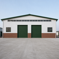 Atelier en acier avec vue aérienne, toit vert, porte enroulable, lambris en briques, bâtiment résistant aux séismes Q355B