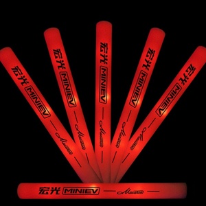 Barra de Espuma LED con Logotipo Personalizado, Fabricada en China, para Fiestas Nocturnas y Festivales de Música, 7 Colores Intermitentes - Product Image 3