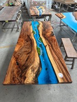 Table de salle à manger de cuisine en bois massif au design moderne, bord vif, Recina Epoxica avec finition en résine époxy pour meubles de maison de style campagnard