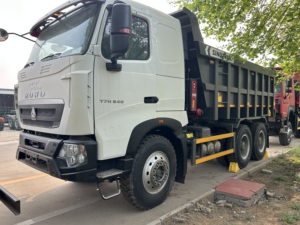 Camion benne <span class=keywords><strong>SINOTRUK</strong></span> HOWO <span class=keywords><strong>T7H</strong></span> 6X4 poids lourd avec <span class=keywords><strong>540</strong></span> chevaux et benne de 18 m³ à vendre - Product Image 1