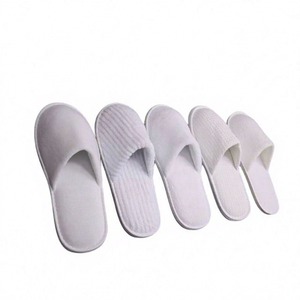 Pantuflas Desechables de Invierno para Hotel, con Luz, Personalizables con Logotipo, Forro de Algodón Transpirable, Entresuela de EVA, Color Personalizado - Product Image 1