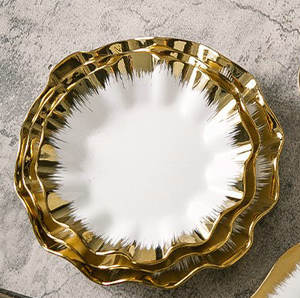 Juegos ecológicos de <span class=keywords><strong>vajilla</strong></span> de porcelana con borde de <span class=keywords><strong>oro</strong></span> Blanco clásico de 50 piezas al por mayor para fiestas de boda cerámica popular - Product Image 1