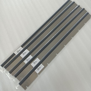 Cuchilla de Limpieza para Máquina SM74 WD de Alta Calidad M2.010.403, Longitud 822mm, 9 Orificios, para Impresión Offset Heidelberg - Product Image 1