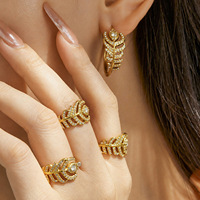 Bague et boucles d'oreilles en acier inoxydable plaqué or sans ternissement, incrustées de zircon en forme de plume, bijoux de luxe tendance pour femmes, vente en gros