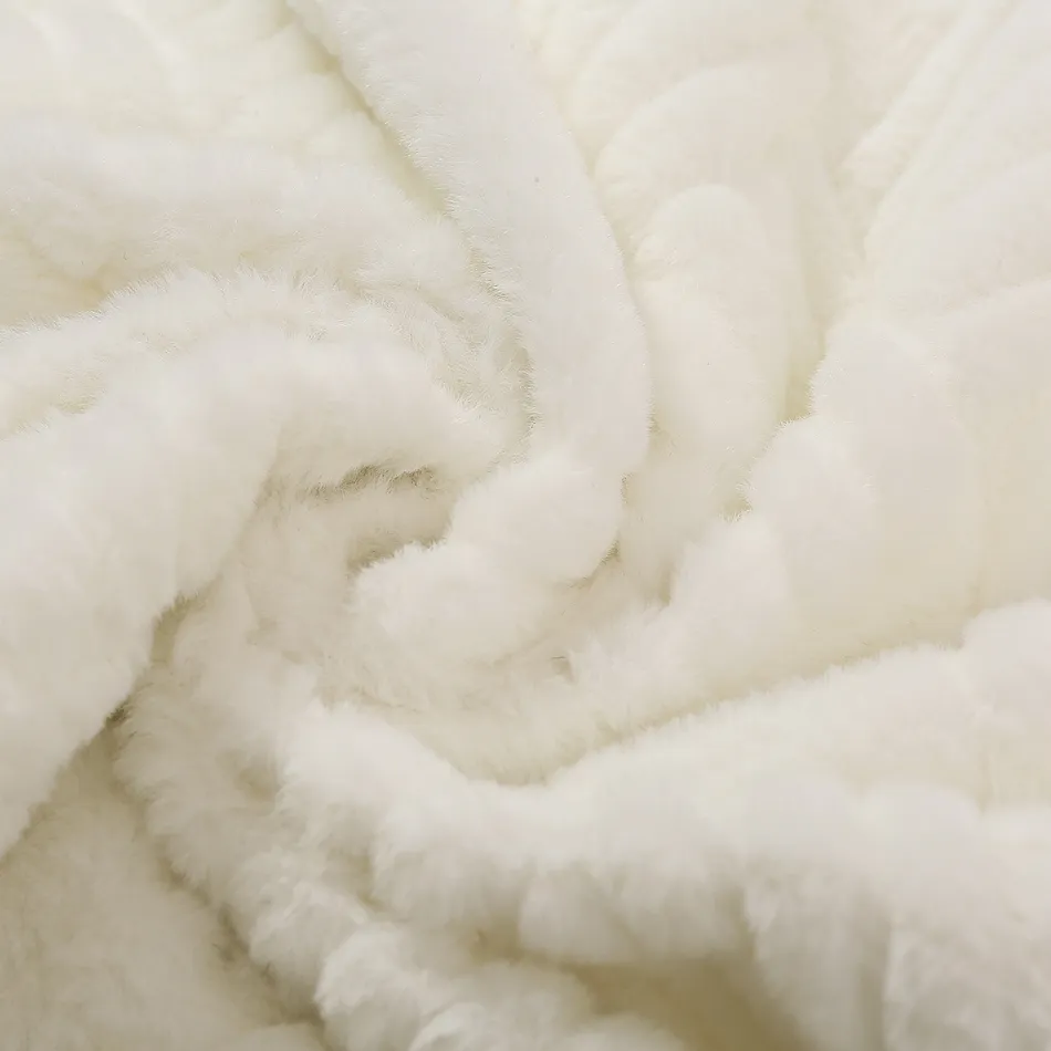 Material 100% Polyester 165cm 700g/m Warm Imitation Rabbit Hair Polyester Fluffy Rhombus Upholstery Material Long Plush Faux Fur Fabric