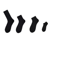 Vente en gros Nouvelles chaussettes de sport d'automne pour hommes Chaussettes tubulaires noires et blanches solides Chaussettes Zhuji tricotées en caoutchouc
