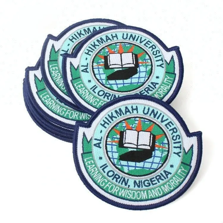 Bulk di Alta Qualità Merrow Nome Personalizzato Logo Macchina Tessuta Badge per la Scuola Uniforme Abbigliamento e Sacchetto